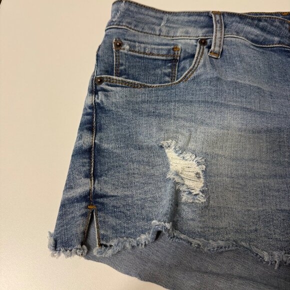 STS Blue Womens Distressed Denim Shorts Size 28 Light Wash Raw Hem - Picture 5 of 5